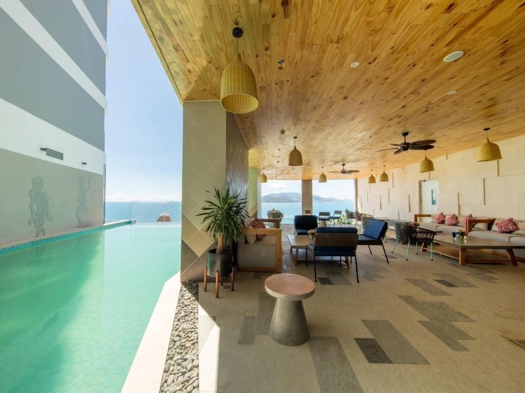 Pool Bar Tại Holi Panorama Hotel Nha Trang