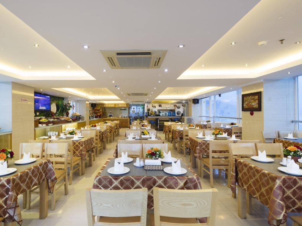 Nhà hàng Holi Panorama Hotel 4 sao