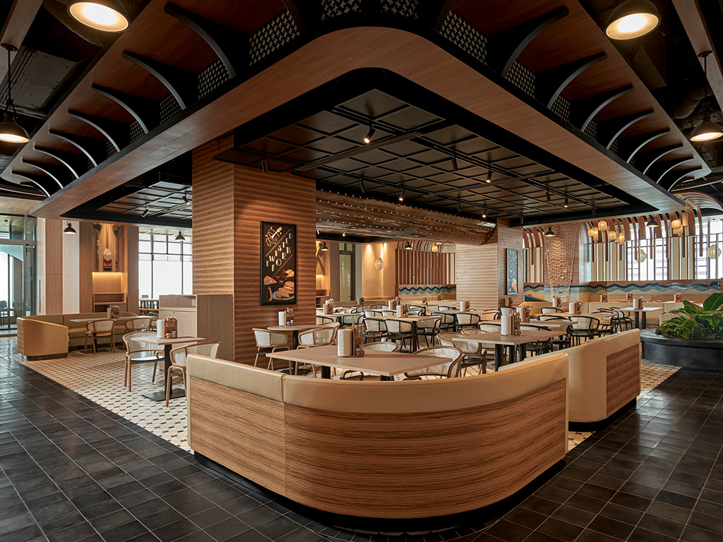 The Grand Food Court phục vụ ẩm thực theo phong cách Đông   Tây