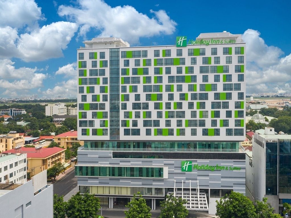 Holiday Inn & Suites Saigon Airport Hotel