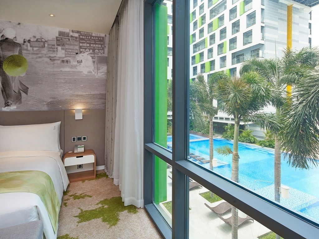 Phòng Suite Khách Sạn Holiday Inn & Suites Saigon Airport 5*