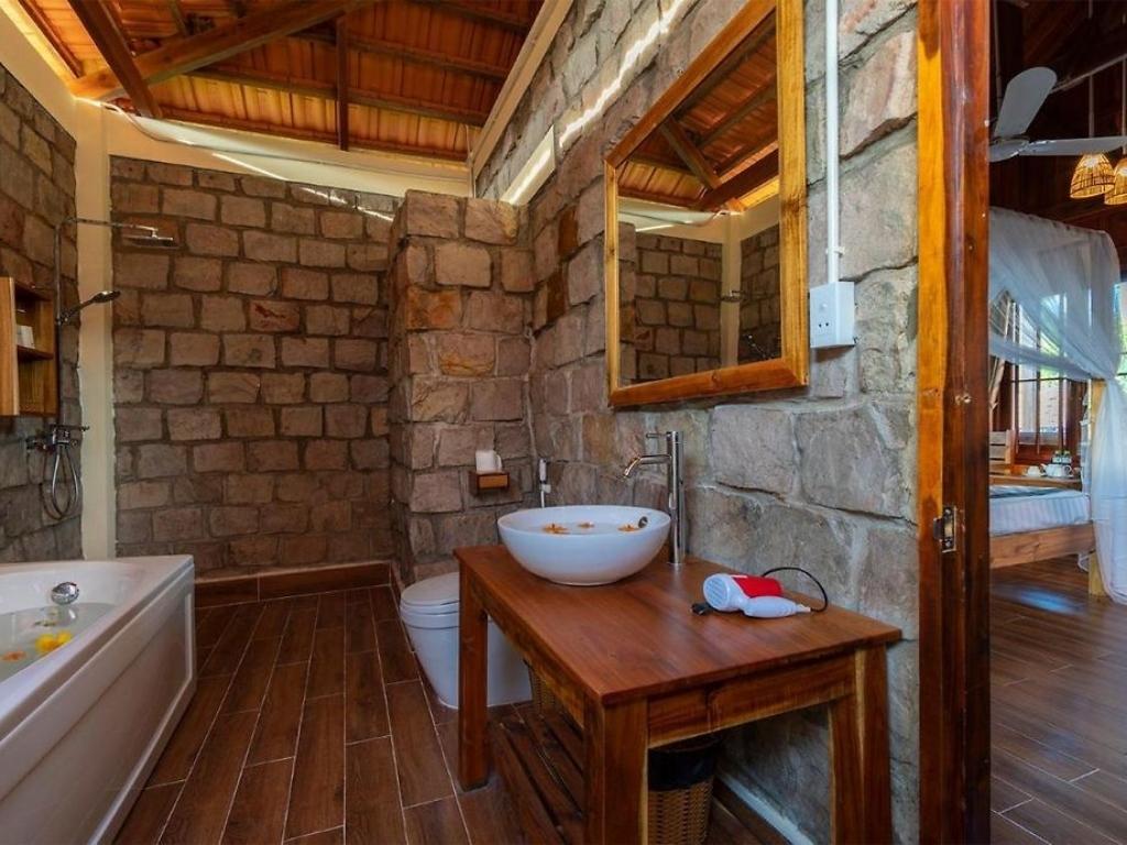 Phòng tắm tại Island Lodge Phú Quốc Resort