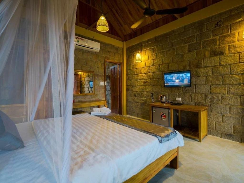Không gian phòng Nhà Gỗ tại Island Lodge Resort Phú Quốc 3 sao