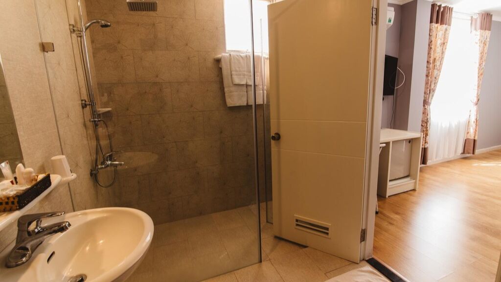 Phòng tắm đứng Family