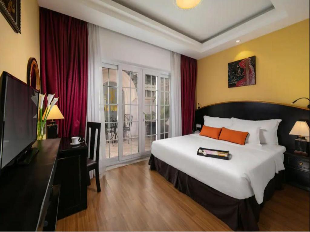 Phòng Suite with Balcony Kén Hotel By Connek Hanoi