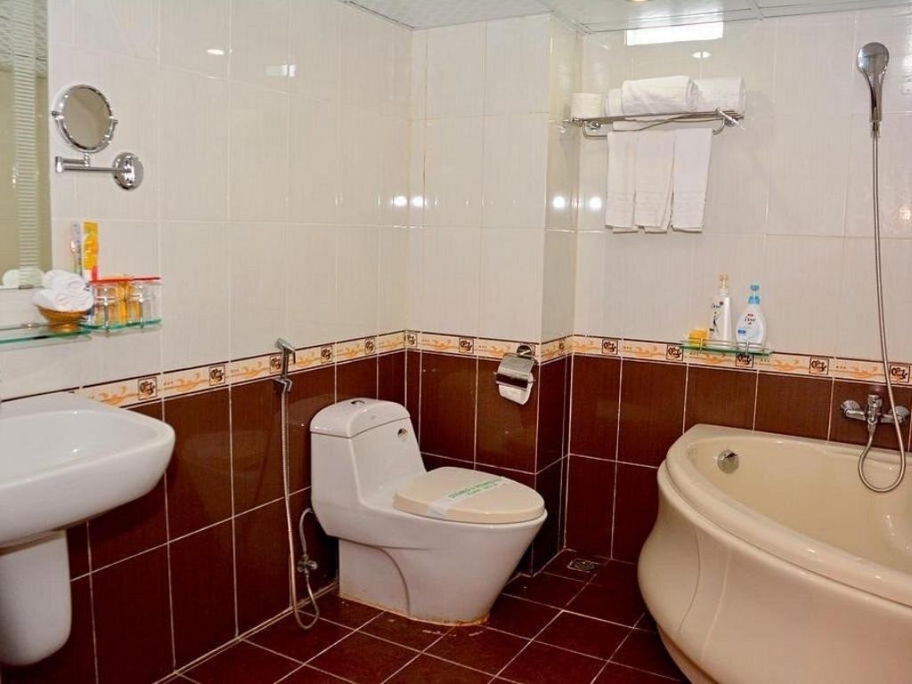 Phòng tắm tại  A25 Nguyễn Du Hotel
