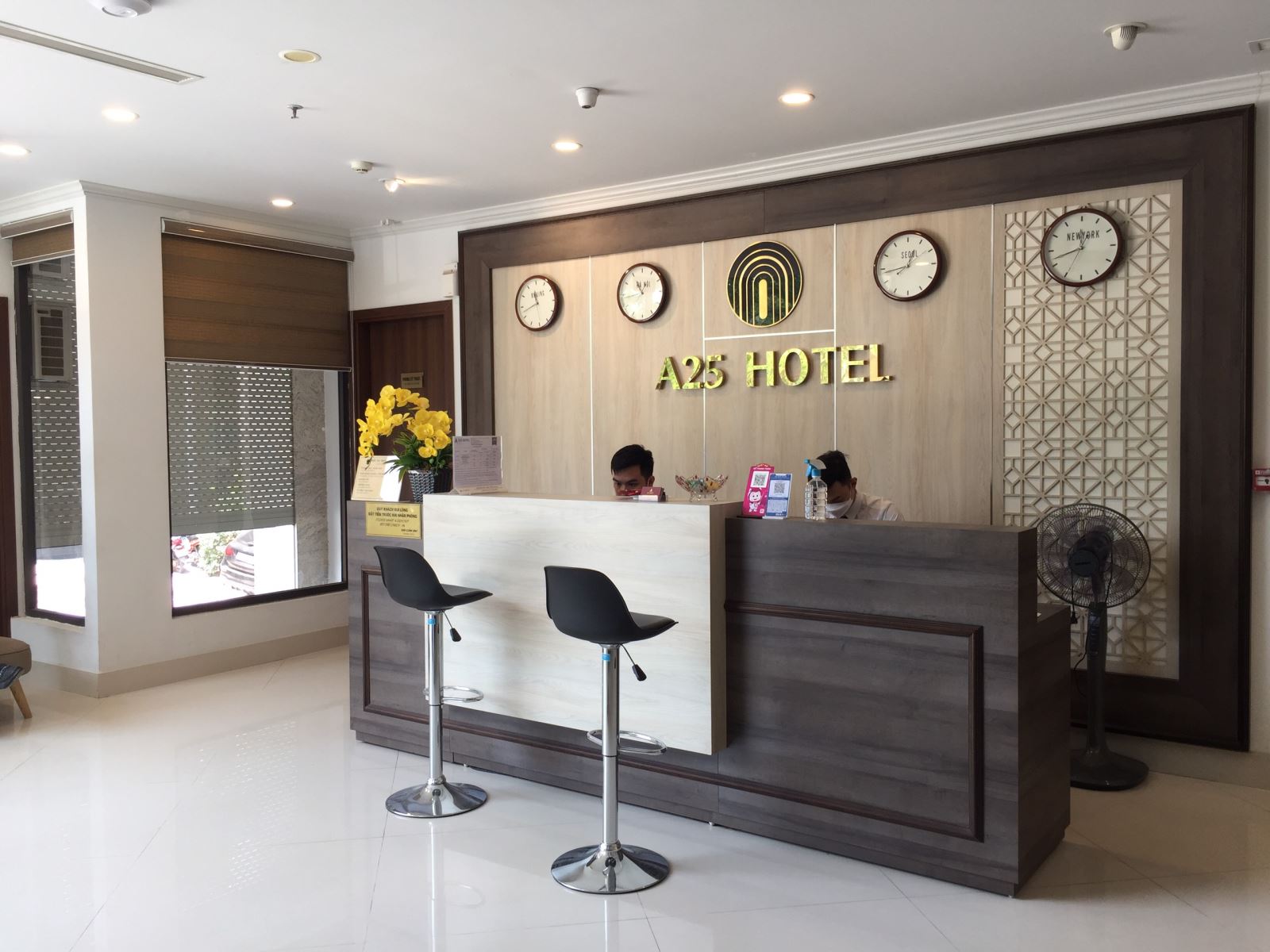 Lễ tân A25 Hotel số 9 Hoàng Đạo Thúy Hà Nội