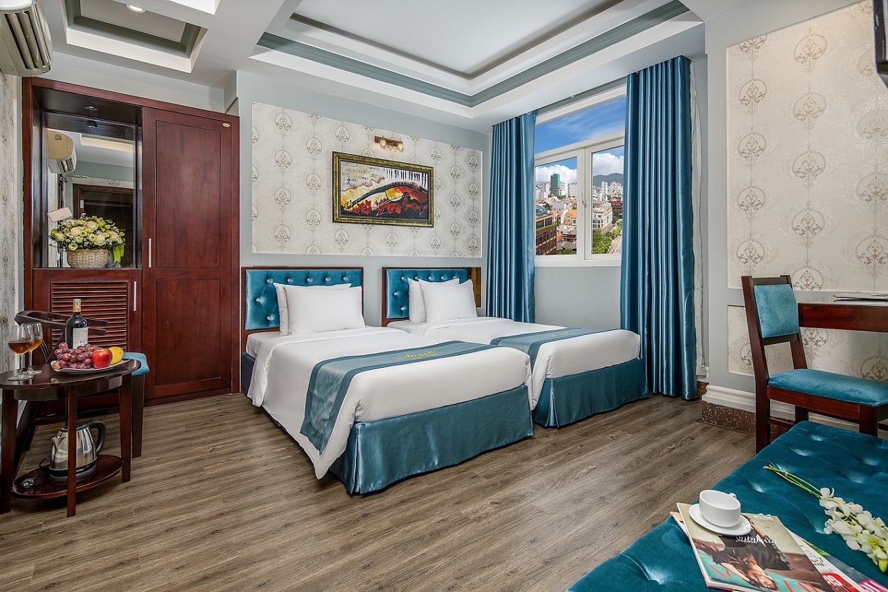 Deluxe Twin City View