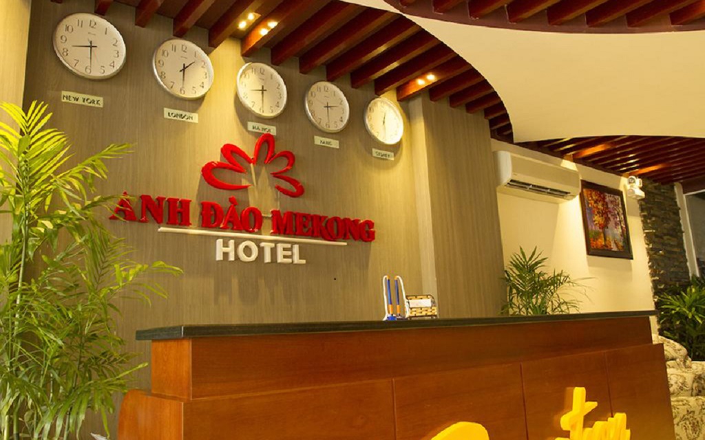 Lễ Tân Khách sạn Anh Đào Mekong