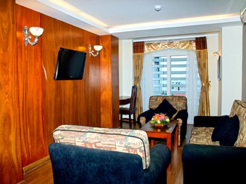 Khach San Barcelona 0