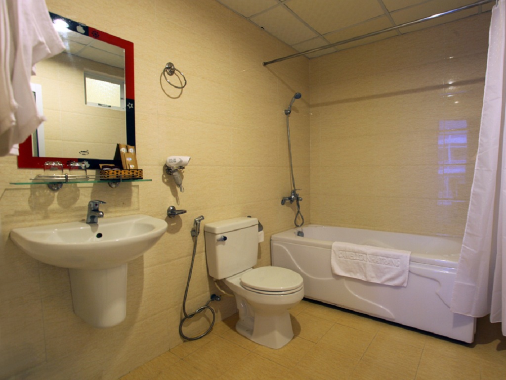 Bathtub   Camellia Hotel