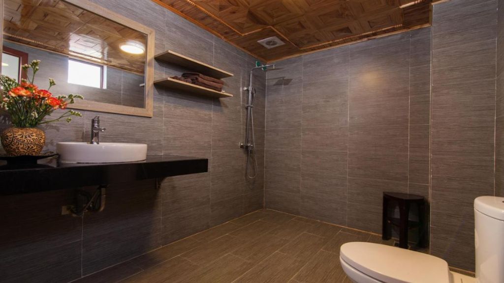 Không gian phòng tắm của khách sạn Chapa Dew Boutique Sapa
