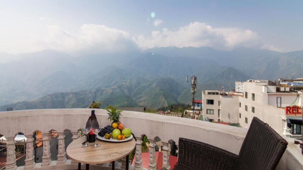 Tầm nhìn tư sân thượng khách sạn Chapa Dew Boutique Sapa 3*