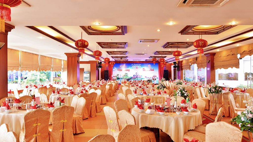 Nhà hàng tại khách sạn