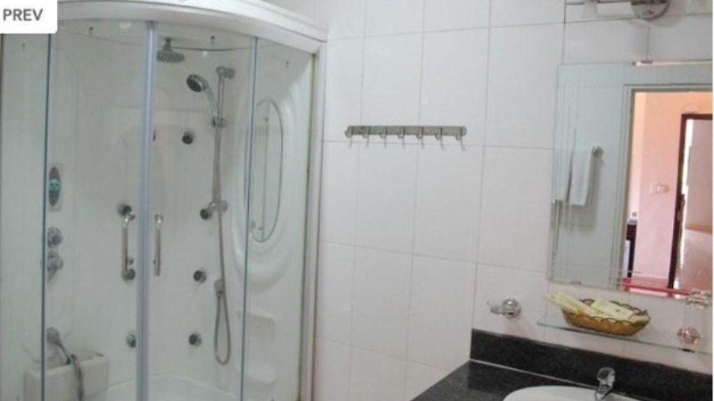 Nhà tắm đứng thiết kế nhẹ nhàng tinh tế