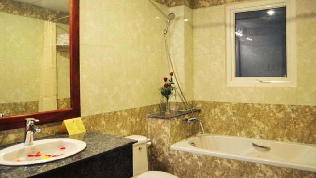 Phòng tắm có bồn tắm