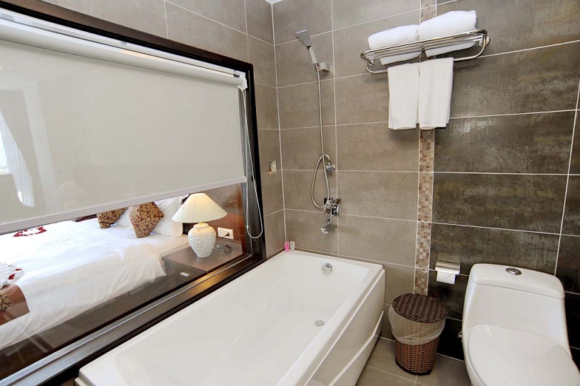Bồn Tắm -  Phòng Deluxe Hướng Phố