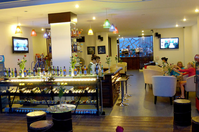 Quầy Bar Hà Nội Golden Hotel Nha Trang