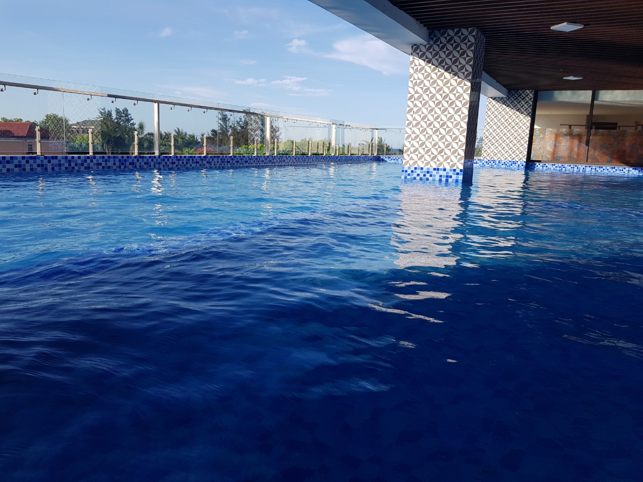 Bể bơi Khách sạn Holiday Cửa Lò