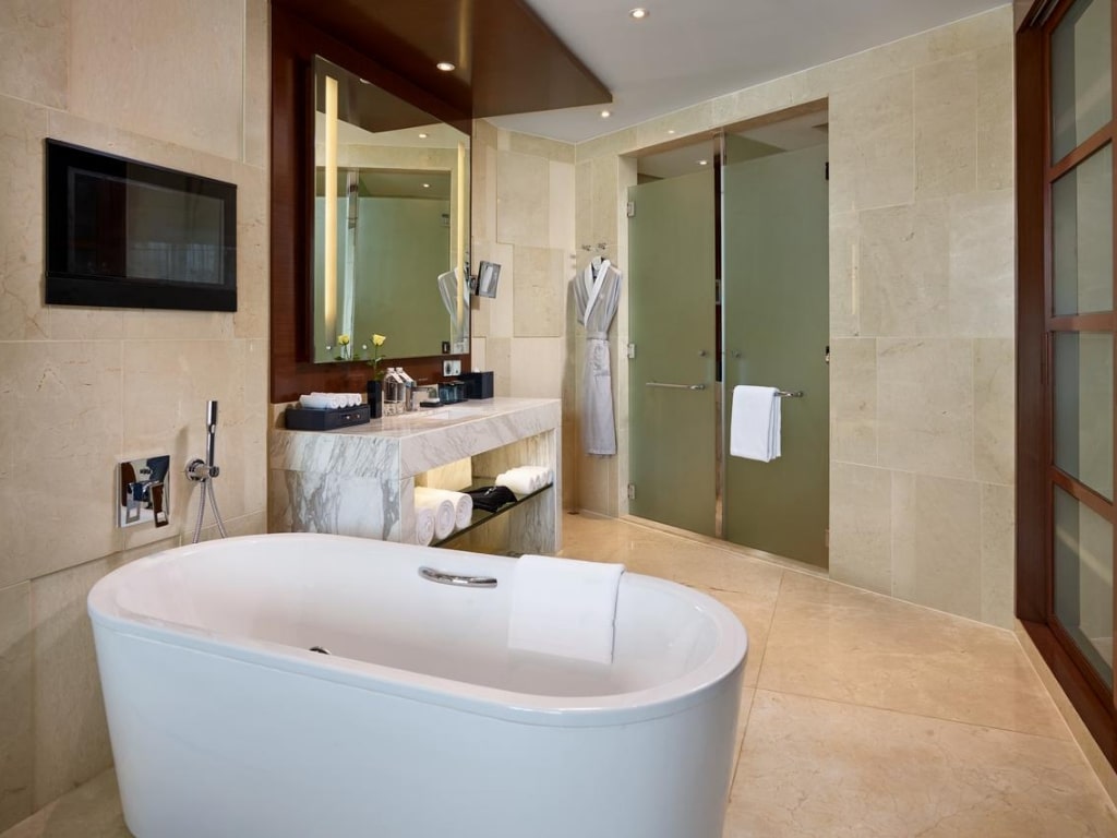 Phòng Tắm Suite Deluxe Tạii Khách Sạn JW Marriott Hà Nội