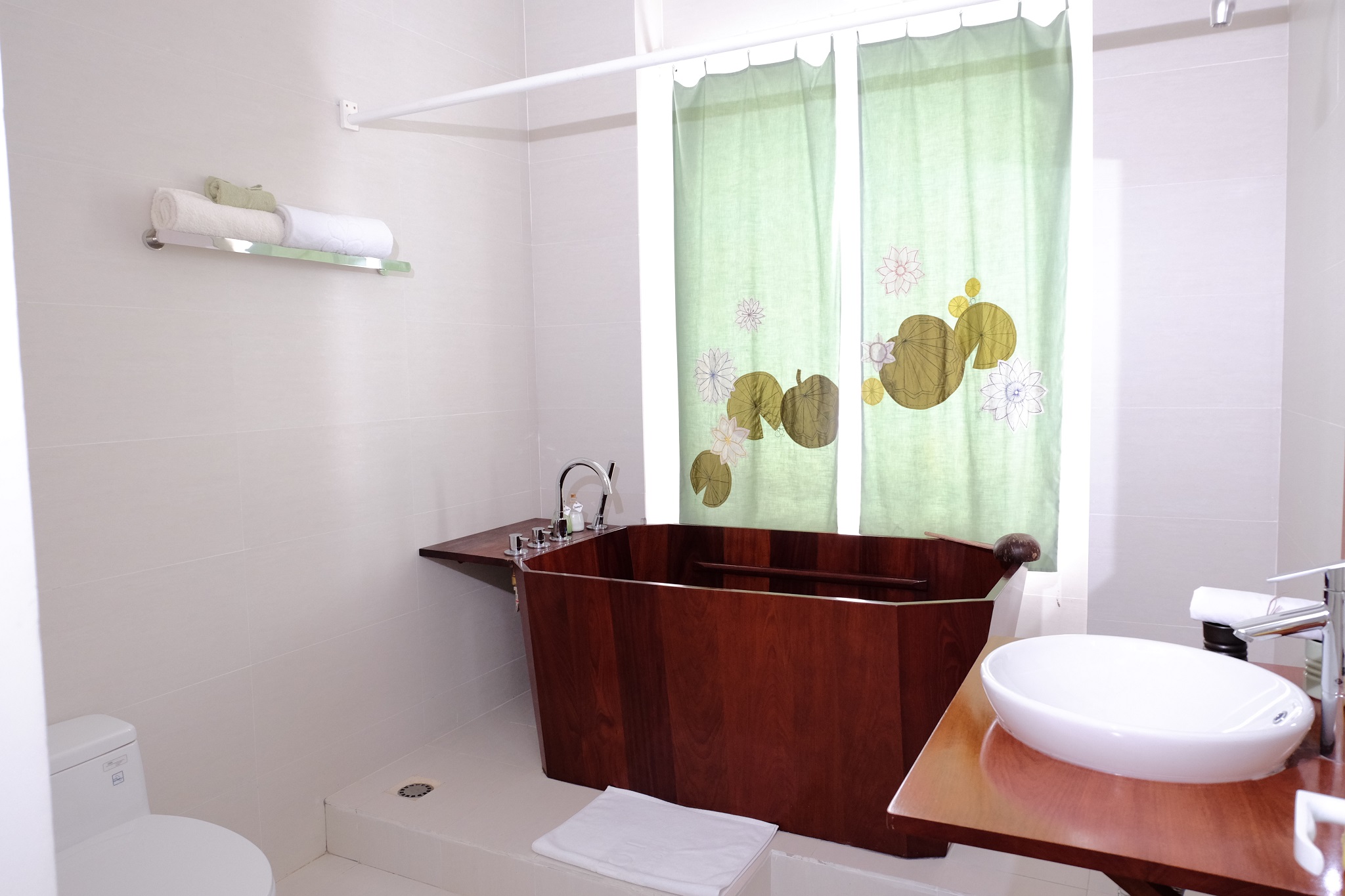 Bathtub - Lu Tan Inn