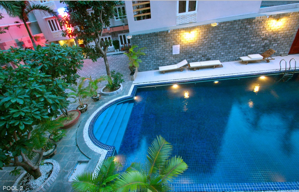 Bể Bơi Khách Sạn Luxury Nha Trang
