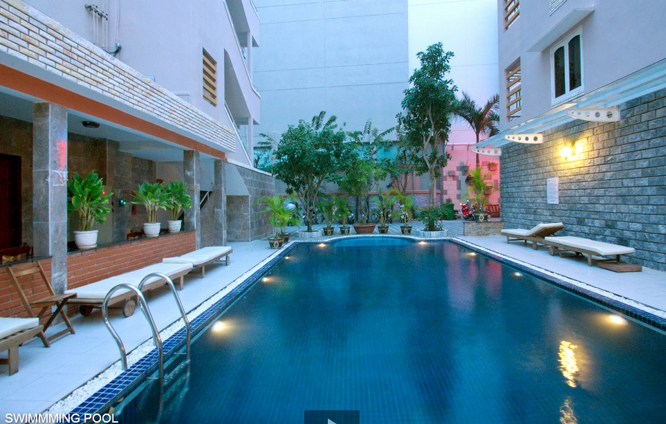 Bể Bơi Khách Sạn Luxury Nha Trang