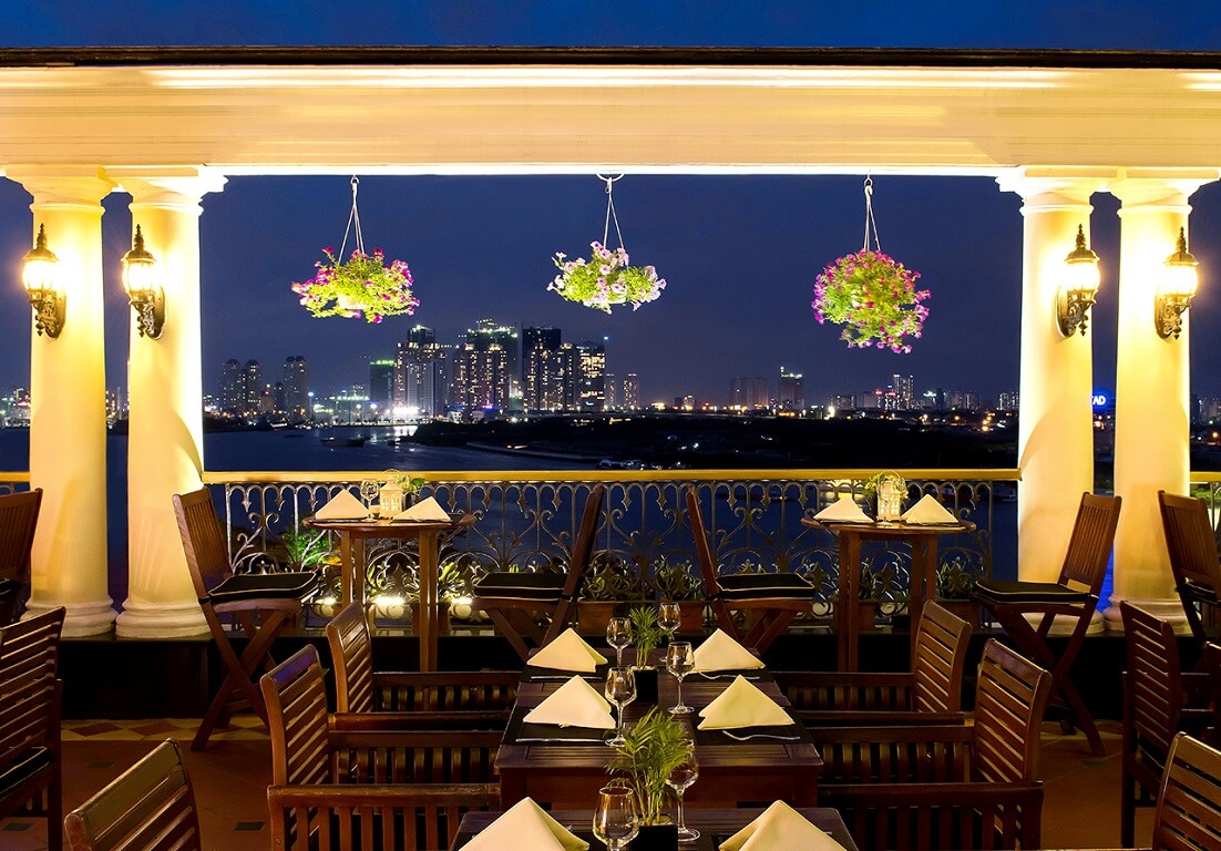 Breeze Sky Bar khách sạn Majestic Sài Gòn