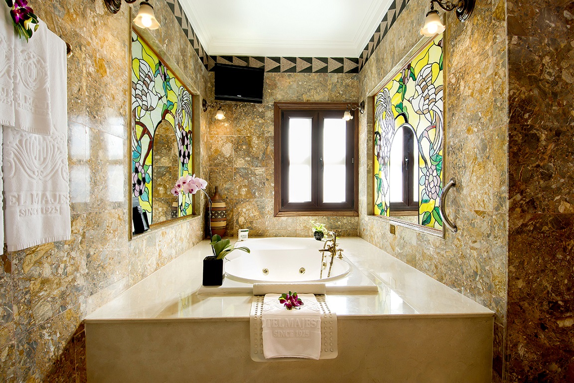 Colonial Majestic Suite - Bathroom khách sạn Majestic Sài Gòn