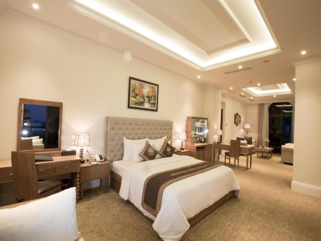 Không gian sang trọng tại phòng Suite Merperle Crystal Palace Sài Gòn