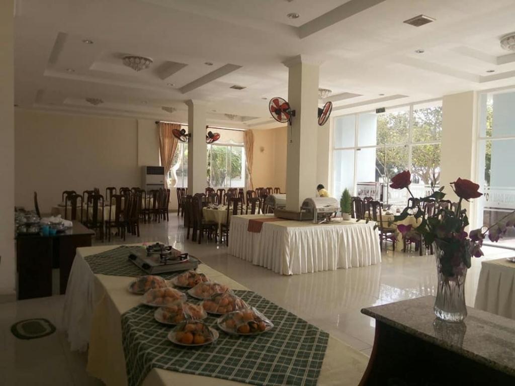 Không gian buffet tại khách sạn Minh Đạm