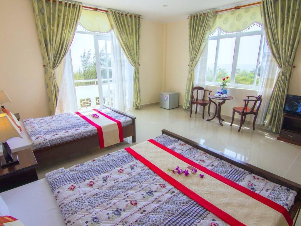 Phòng 1 giường đôi và 1 giường đơn tại Minh Đạm Vũng Tàu