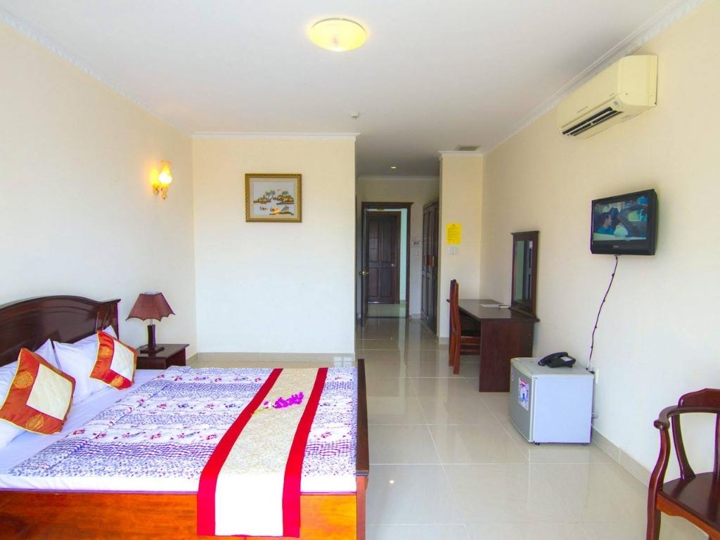 Phòng 1 giường đôi tại khách sạn Minh Đạm 3 sao