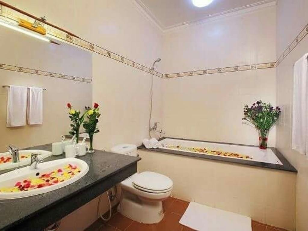 Phòng tắm khách sạn Minh Đạm