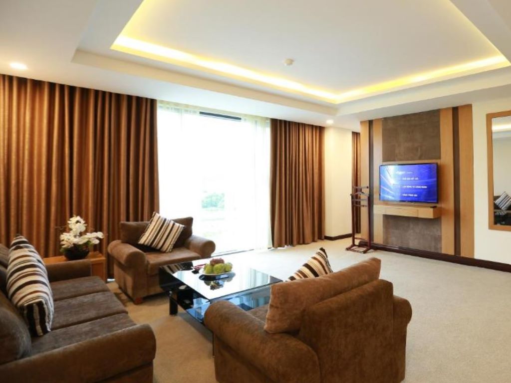 Phòng Executive suite Hotel Mường Thanh Holiday Con Cuông   Phòng khách