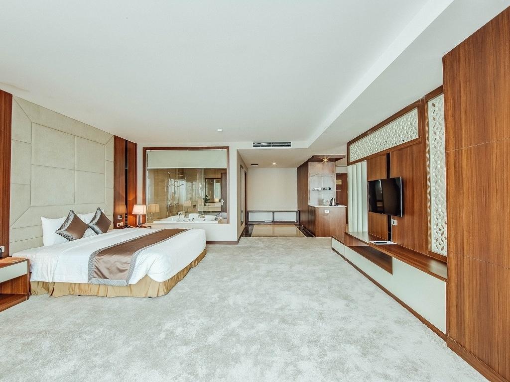 Phòng Deluxe Triple tại Mường Thanh Luxury Bắc Ninh