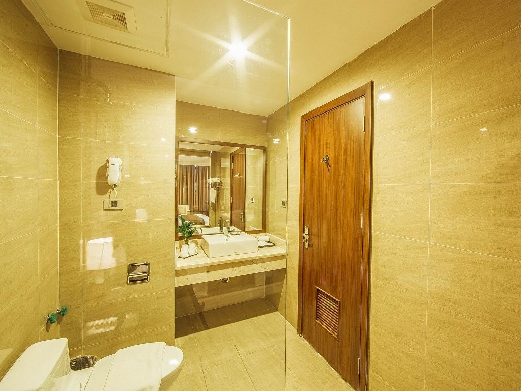 Phòng tắm tại khách sạn Mường Thanh Luxury