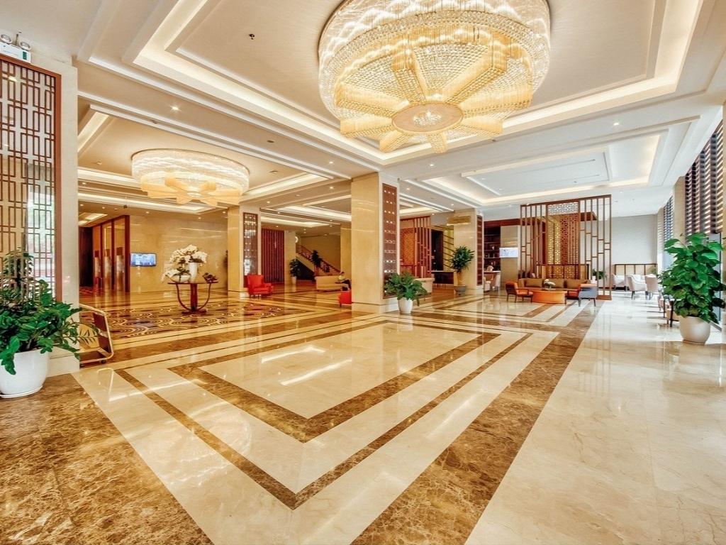 Sảnh chính tại khách sạn Mường Thanh Luxury
