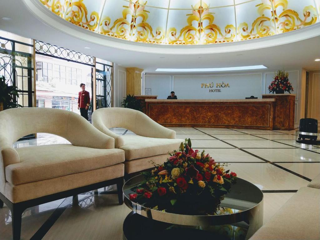 Lễ Tân Khách sạn Phú Hòa Đà Lạt