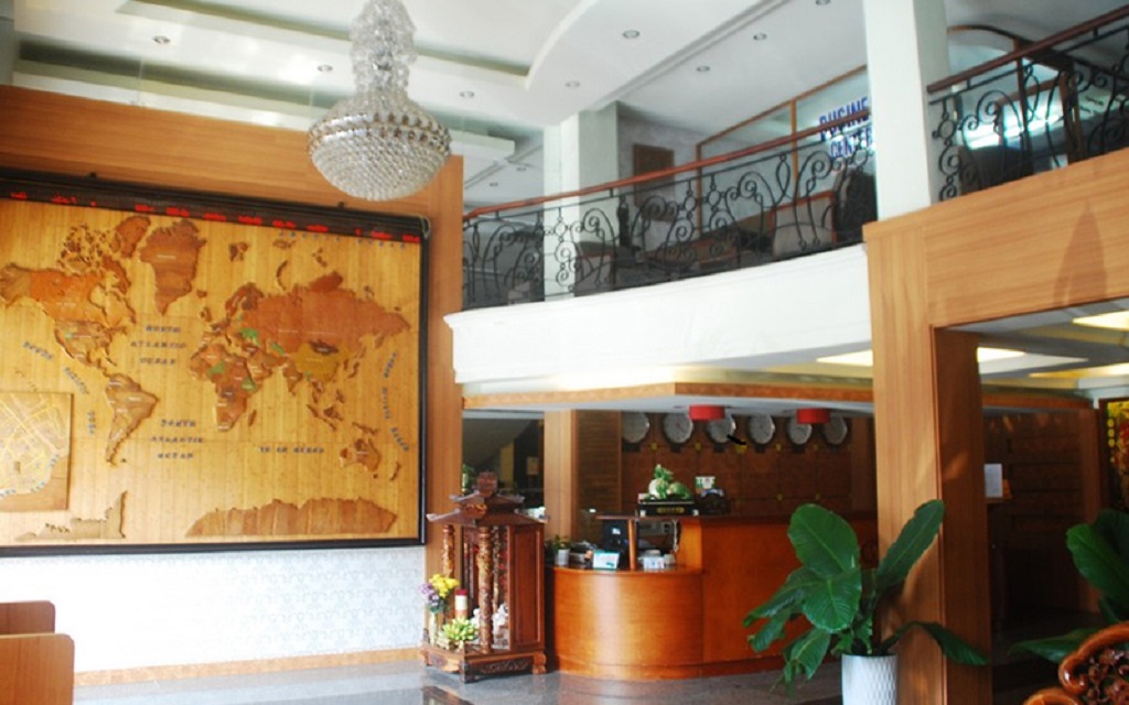 Lễ tân Khách sạn Phương Đông Cần Thơ