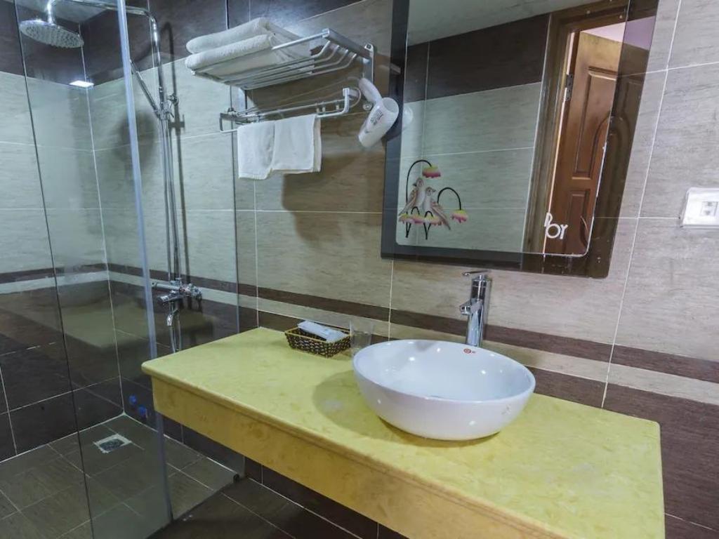 Phòng tắm tại Royal View Sapa Hotel 3 sao