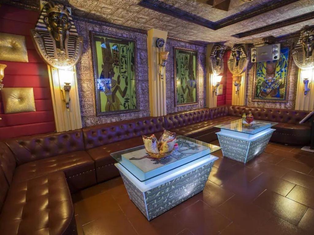 Không gian phòng hát khách sạn Royal View Sapa