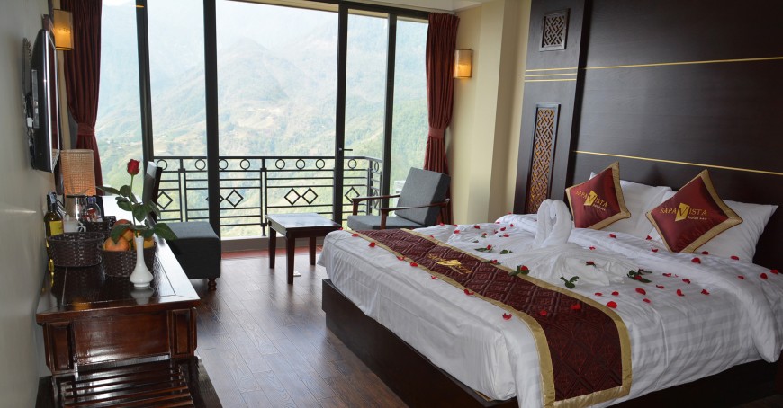 Phòng sang trọng đầy đủ kính