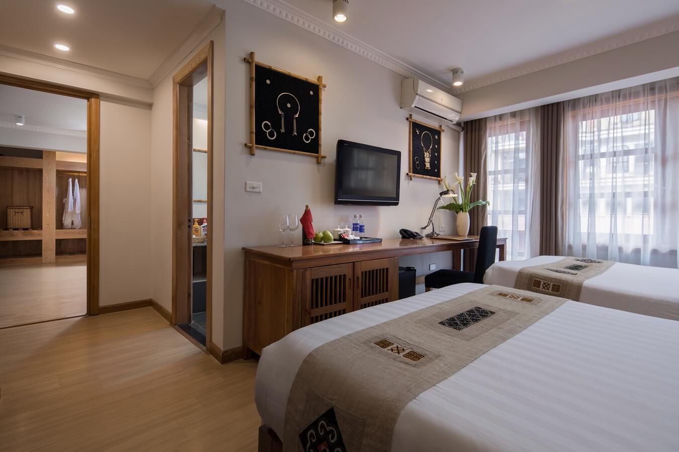 Connecting Room