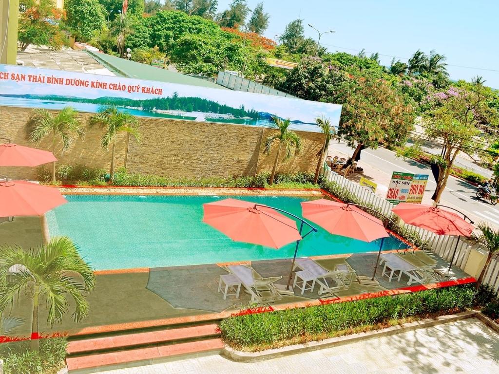 Bể bơi ngoài trời tại khách sạn Thái Bình Dương 3 sao