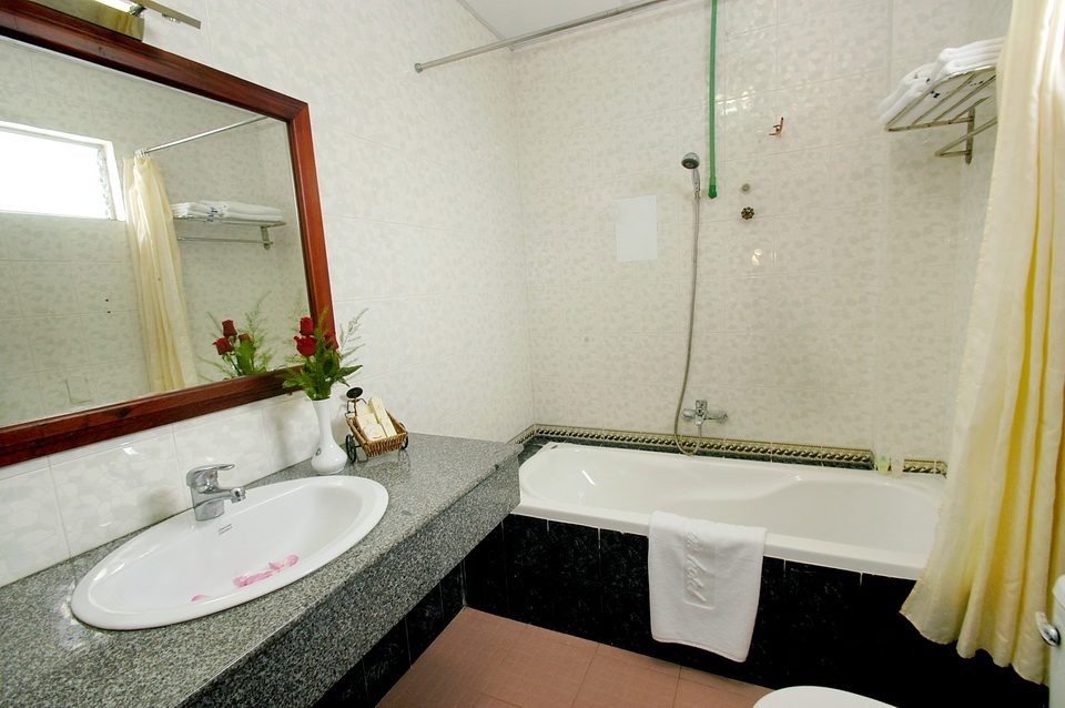 Phòng tắm - Phòng Deluxe