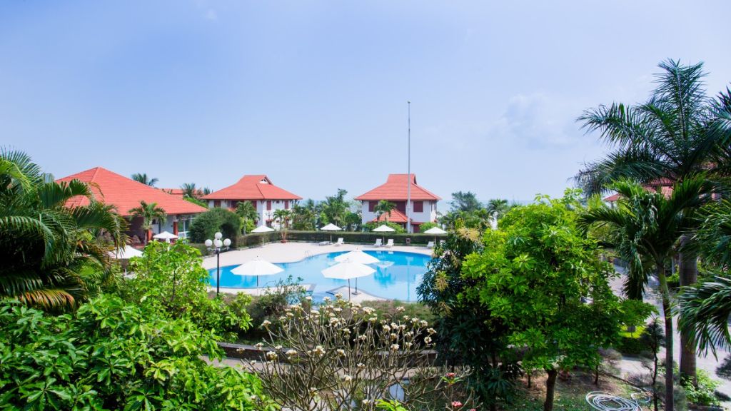 Bể bơi ngoài trời