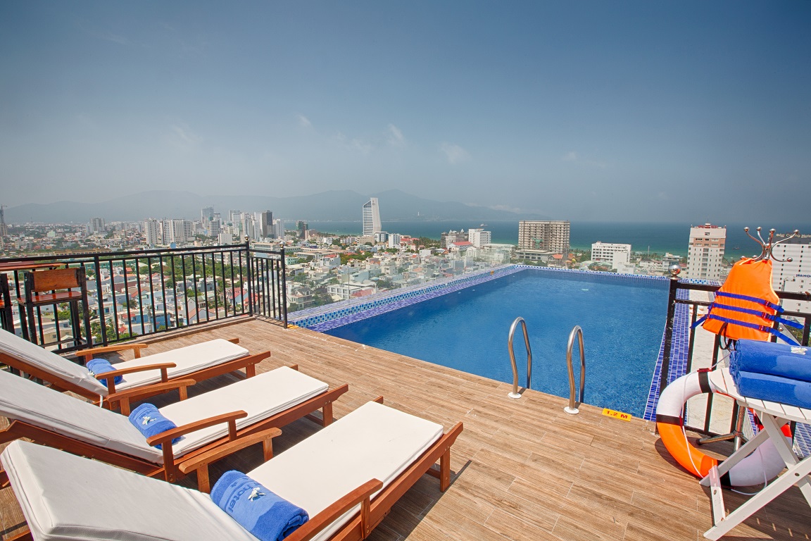 Bể bơi ngoài trời