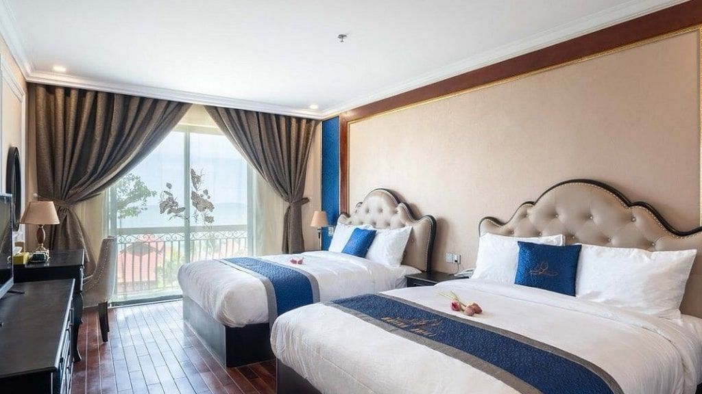 Thiết kế tinh tế của phòng Deluxe Queen Sea View