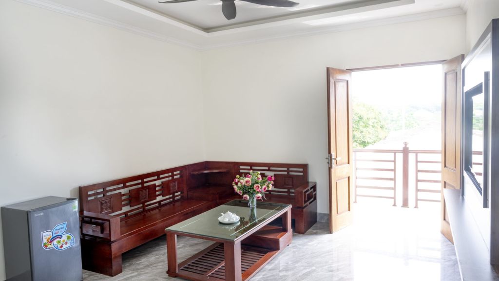 Ban công rộng cùng các tiện nghi trong phòng